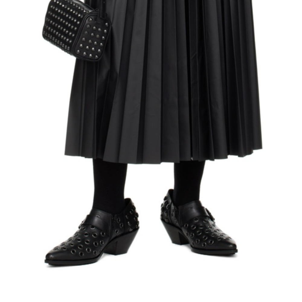 New in box Junya boots